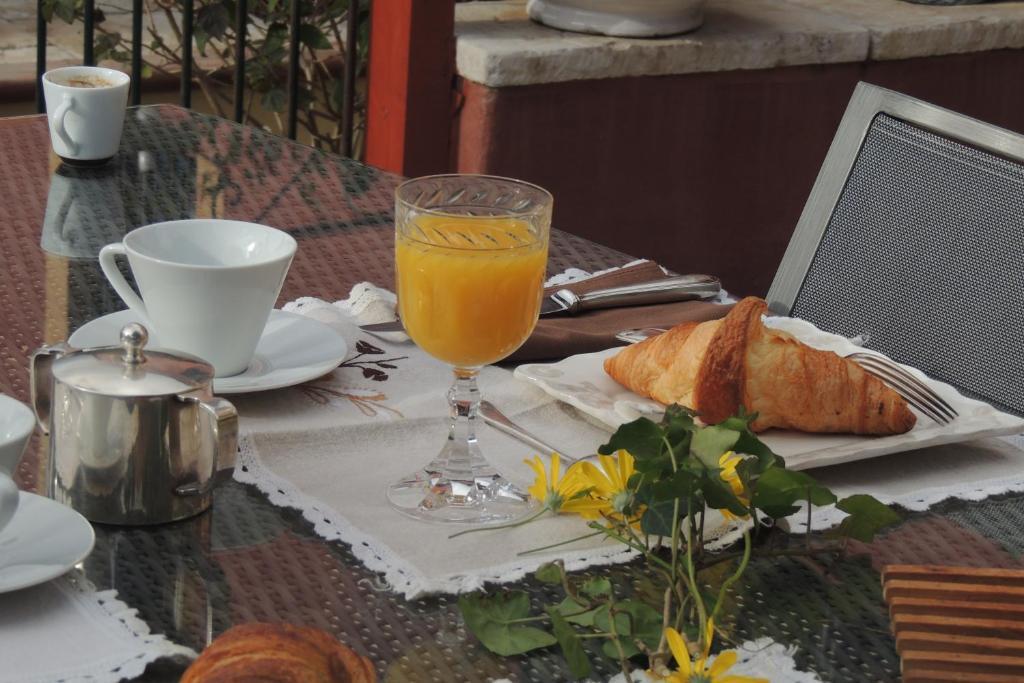 Bed and Breakfast Sous L'Olivier Ментона Экстерьер фото